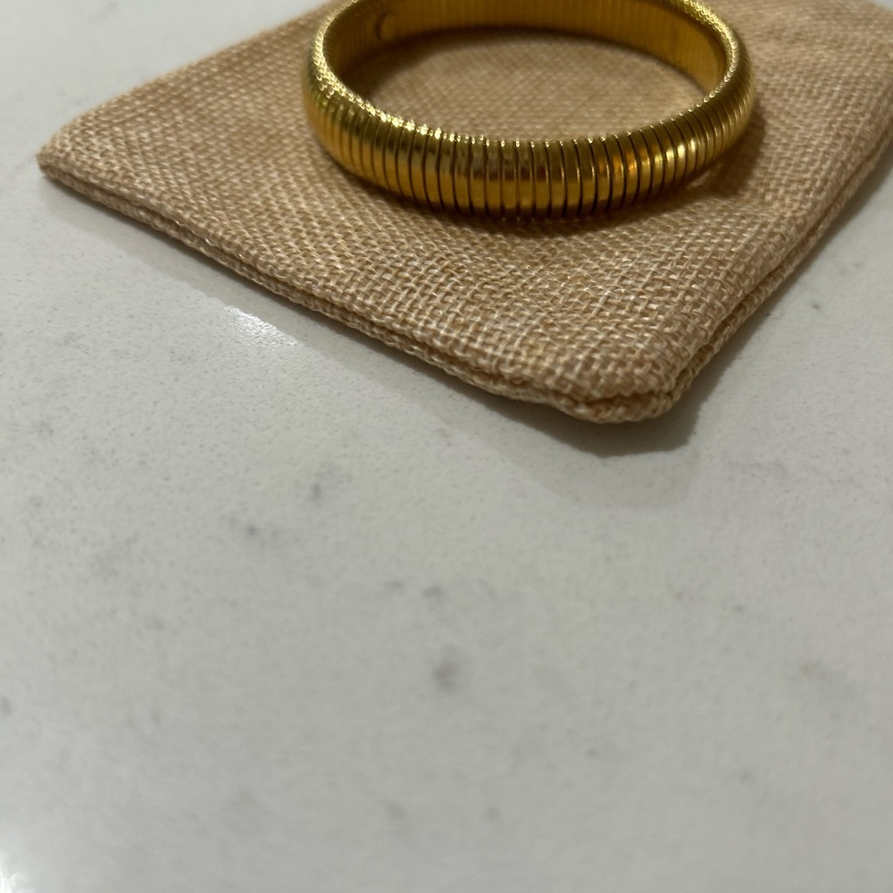 Ribbed Gold Stretch Bangle Bracelet - Picture 3 of 7